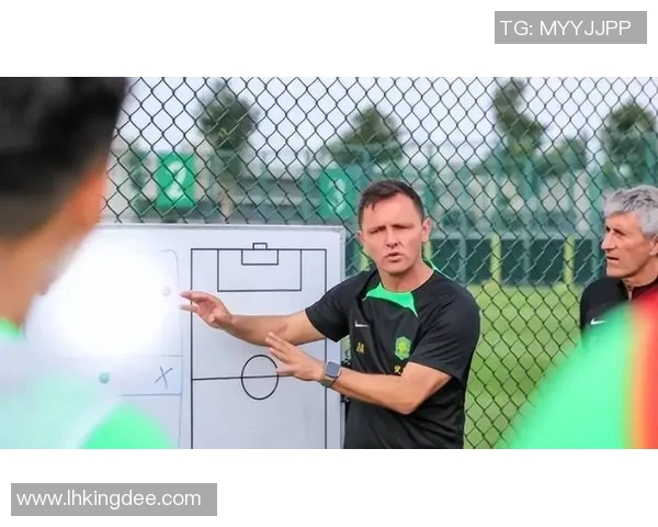 足球明星遭遇恶搞大作战笑料不断引发球迷热议与欢笑